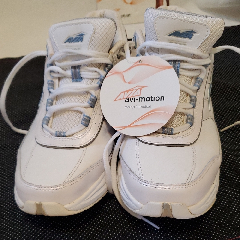 Avia Athletic Shoes Blue and White High-Top Sneakers